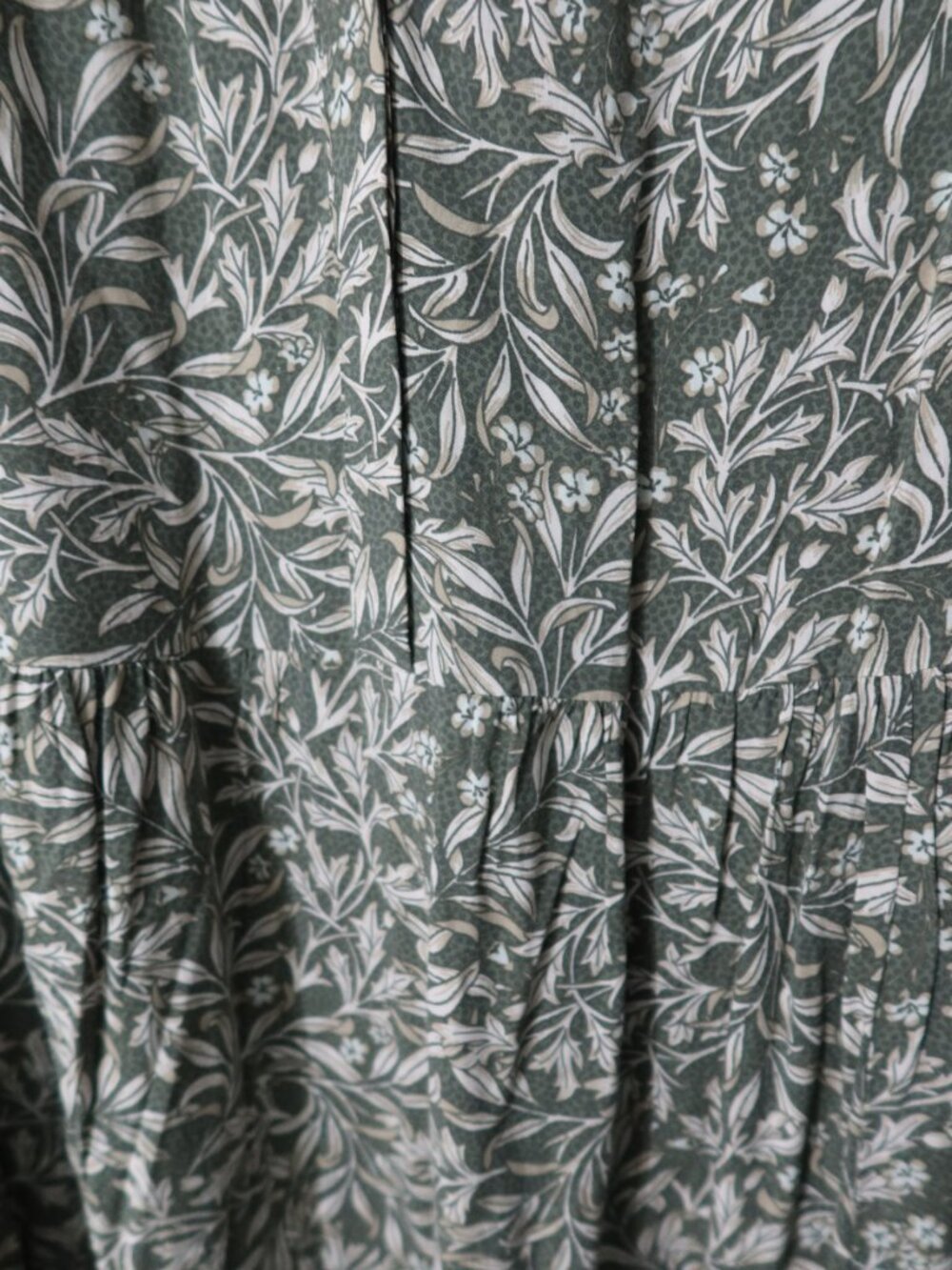 H&M Green Prairie dress XL Like New - Picture 2 of 4